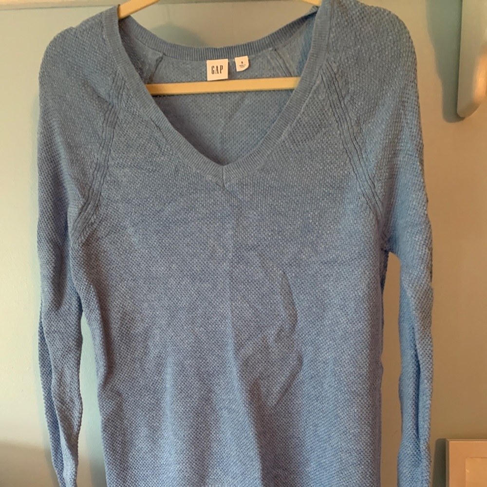 GAP lightweight sky blue VNeck long sleeve sweater